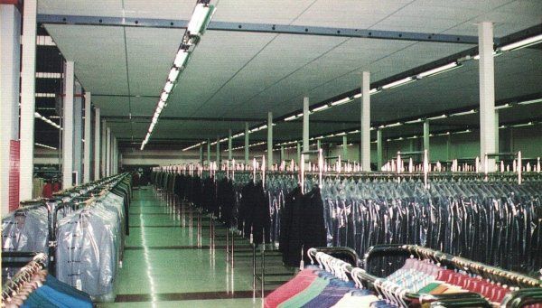 Arredamento centro commerciale con soppalco