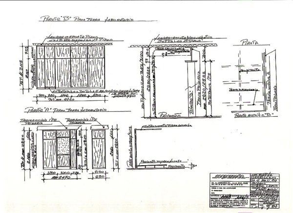 Disegno tecnico architettonico che mostra prospetti e dettagli di pareti divisorie in legno, con dimensioni ed etichette.