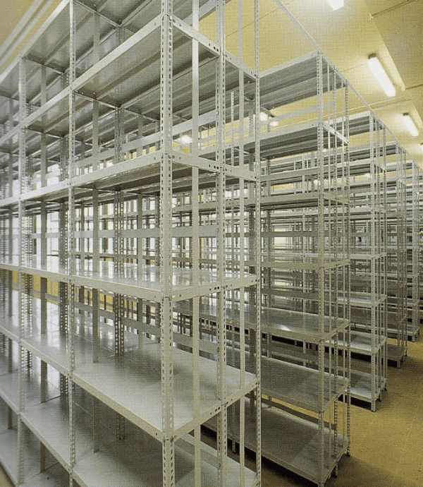 Scaffalatura a bulloni