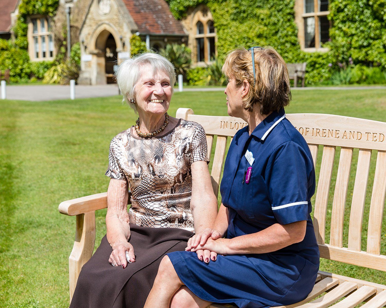 Professional photographer Reading elderly lady and nurse