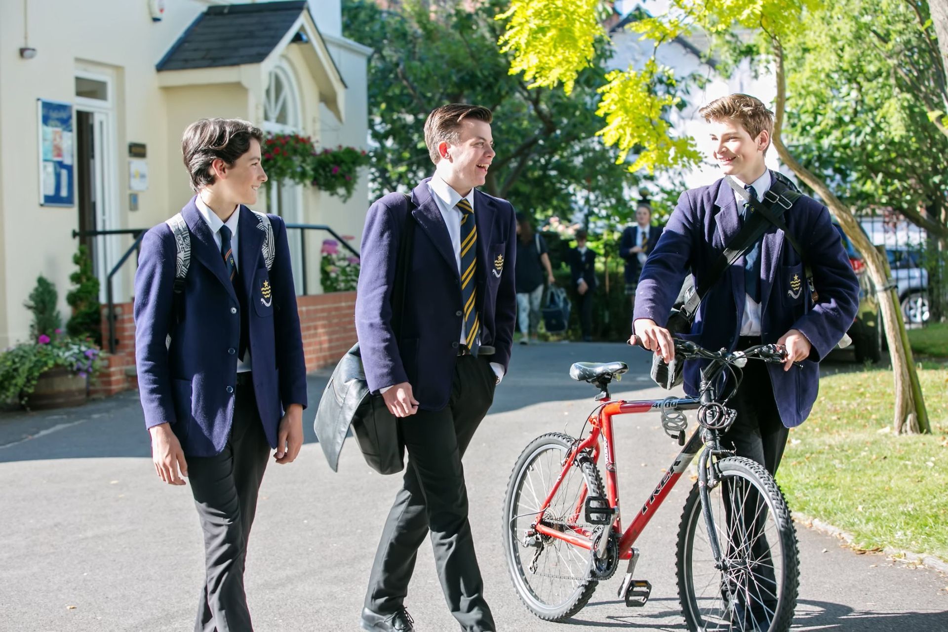 Professional photographer Reading pupils walking