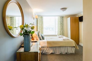 Picture of a bedroom in George Oxford Hotel in Oxford