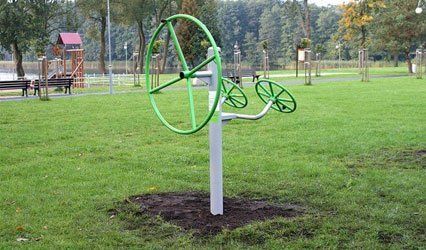 outdoor gym equipment