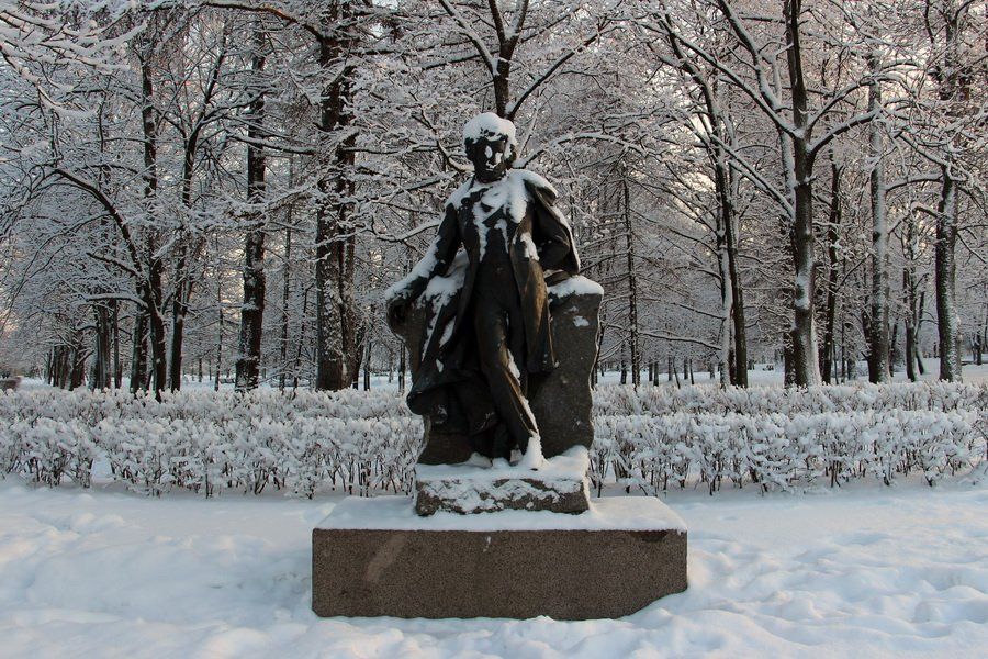 Памятник Пушкину у Египетских ворот