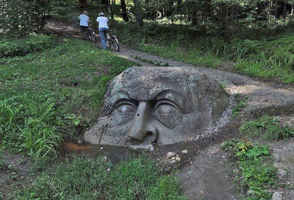 УСАДЬБА ЛЕЙХТЕНБЕРГСКИХ. ГОЛОВА ВИТЯЗЯ