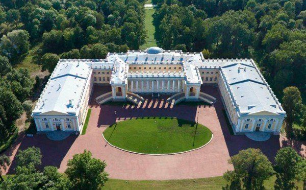 Александровский дворец Александровский дворец