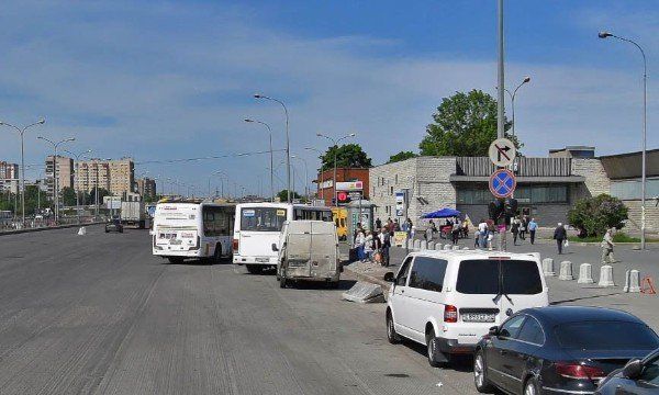 Остановка маршруток в Купчино