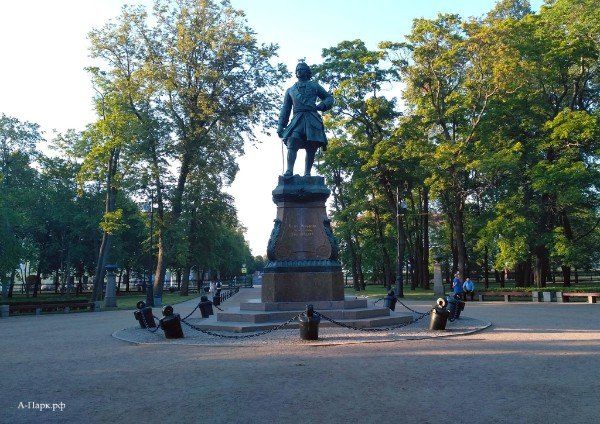Памятник Петру I