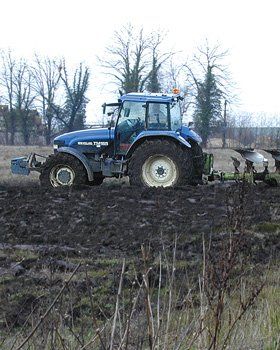ploughing - Grimsby, Lincolnshire - Glanford Beet Ltd - ploughing ploughing - Grimsby, Lincolnshire - Glanford Beet Ltd - ploughing