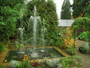 Gardening centre - Bannockburn, Stirling - Greenyards Garden Centre Ltd - Water feature Water feature