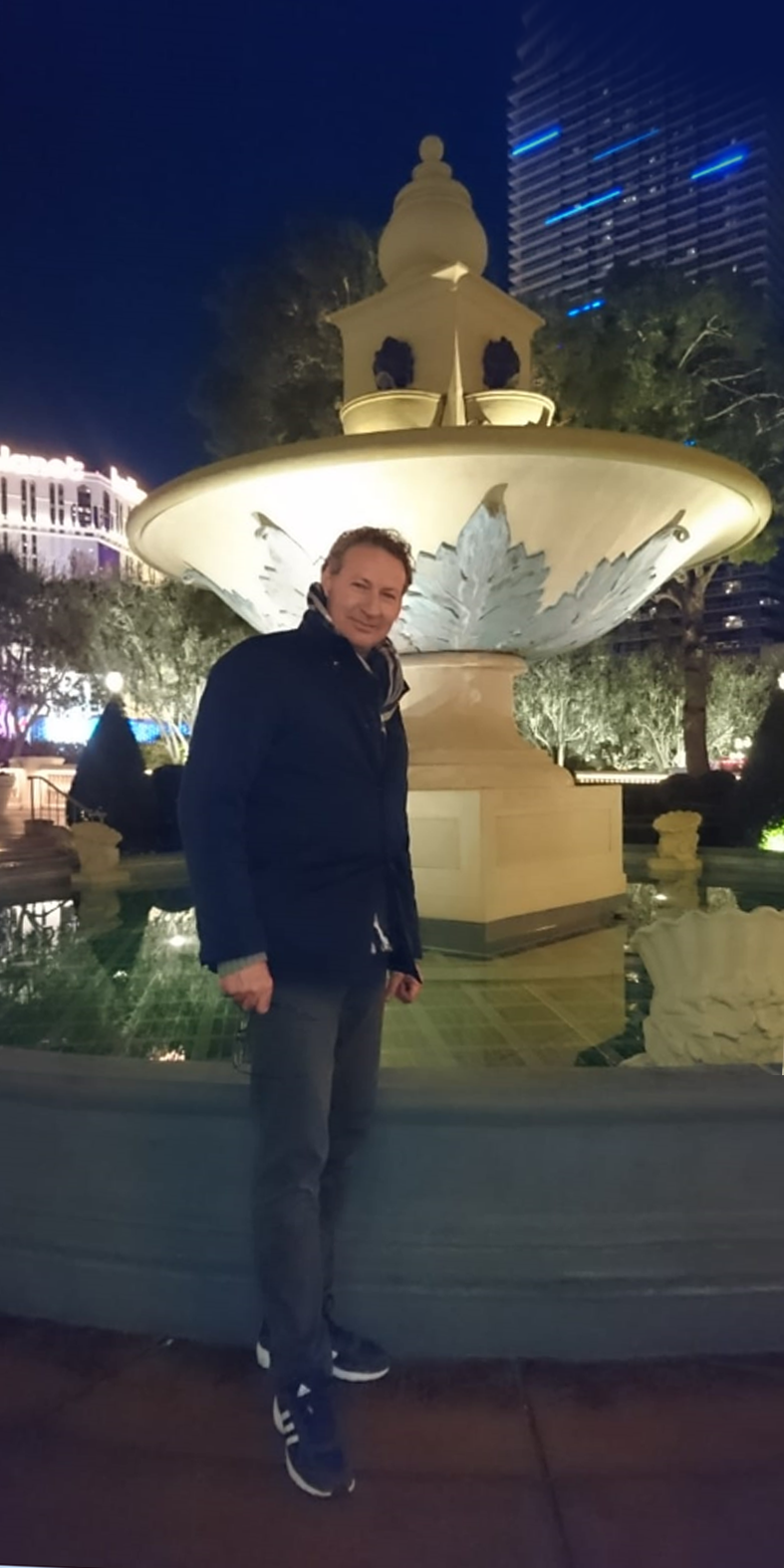 Alexander Widmann, Hotel Bellagio, Las Vegas Alexander Widmann, Geschäftsführer und Bildhauer, Naturstein- und Bronzearbeiten