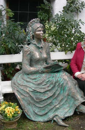 Getrud Mitterstieler-Widmann, Bronze, Figuren, Skulpturen, Statuen, Gartenfiguren, Algund, Südtirol, Italien