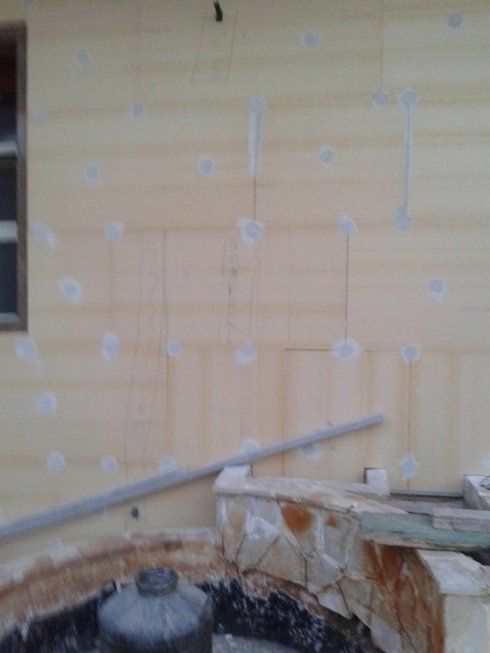 Muro in fase di rifacimento