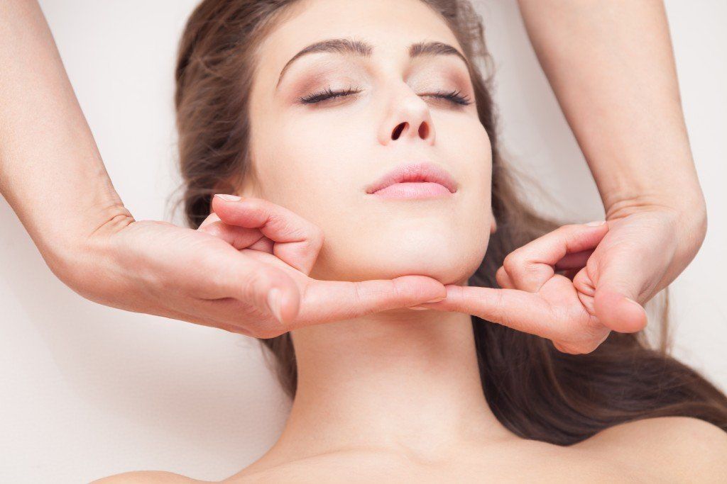 Women face Wax