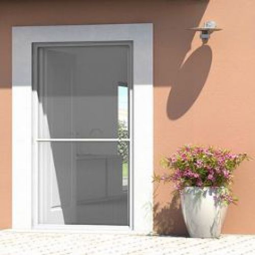 entrée de bâtiment avec murs orangés