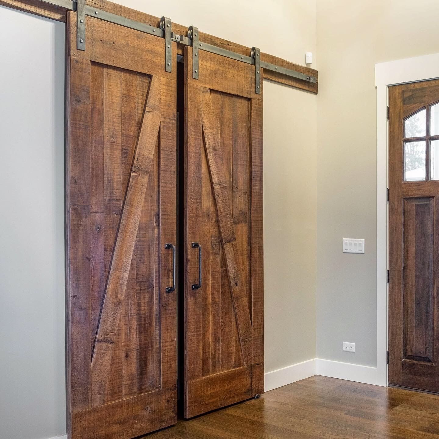 double barn door, hardware, barn door