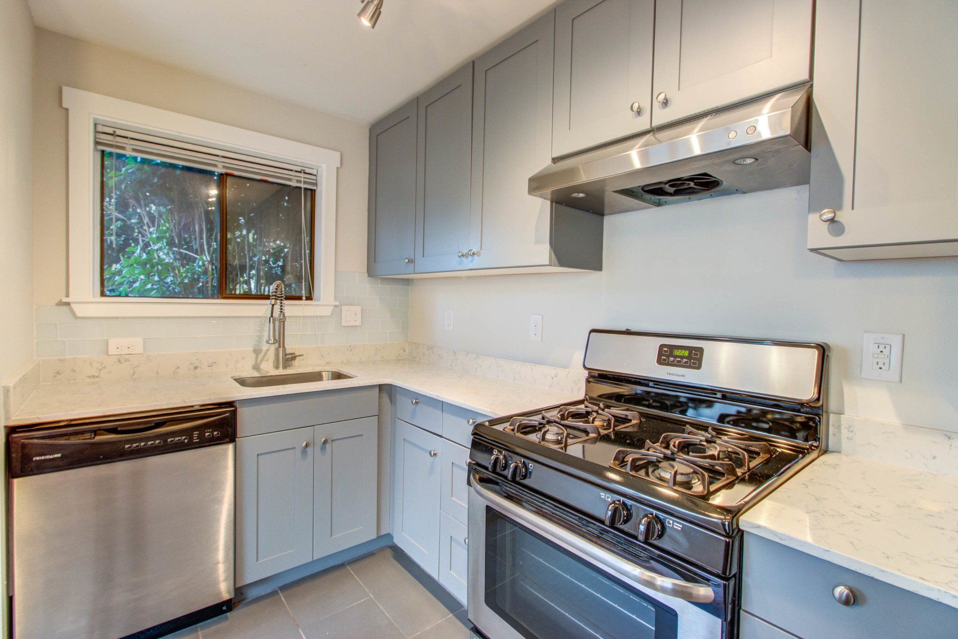 1418 On Queen Anne