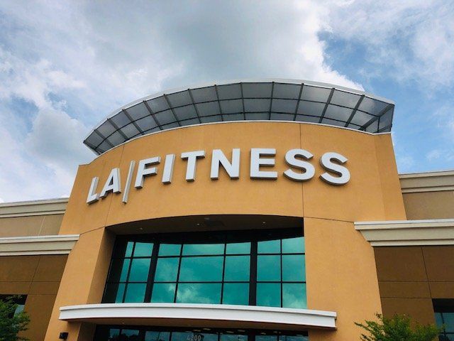 Building Wall Commercial Sign Design & Installation