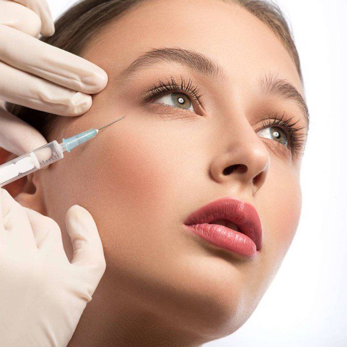 injectiong a needle into crows feet wrinkles