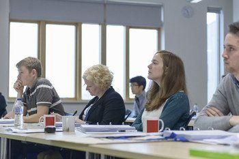 Audience listening in seminar lecture