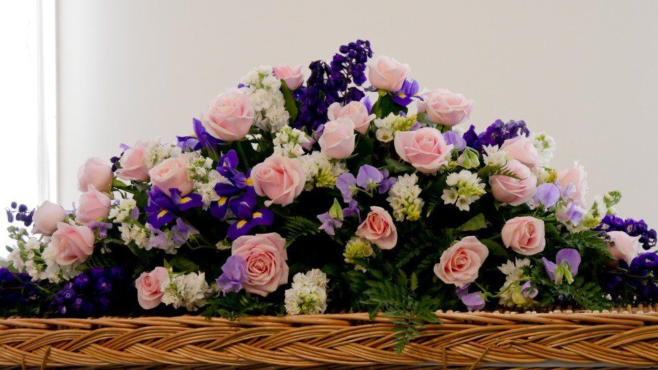 composizione floreale per funerali