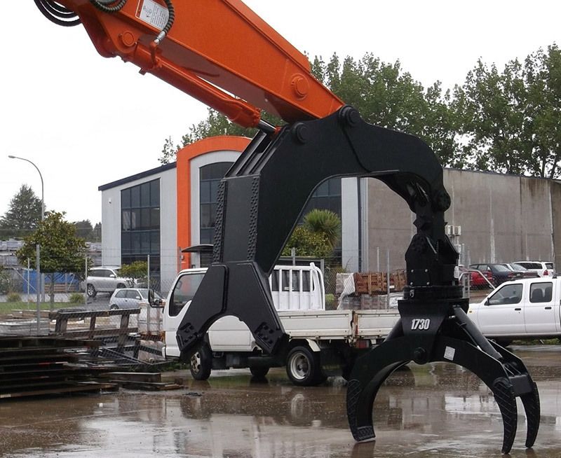 Live heels with logging grapples