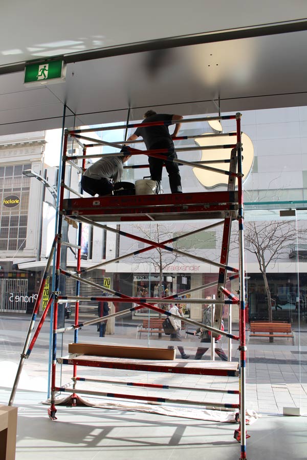 workers at apple store