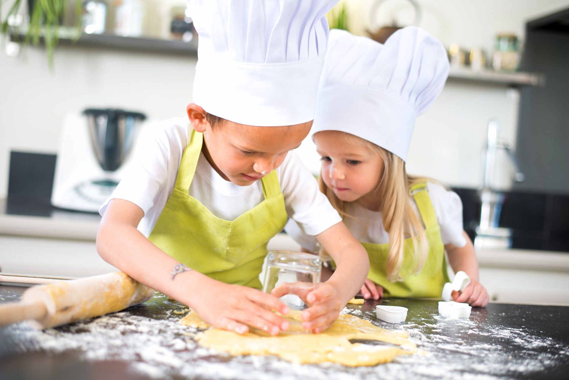 kids baking
