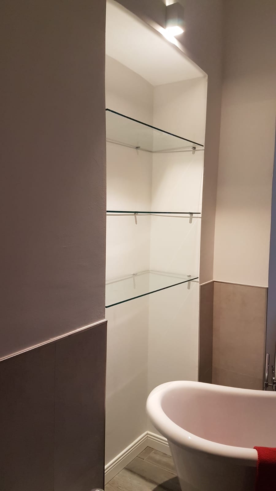elementi di arredo in vetro per il bagno