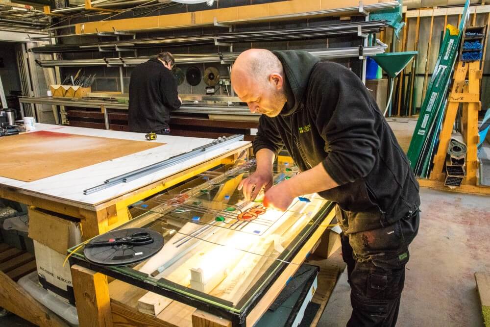 an expert measuring glass for windows