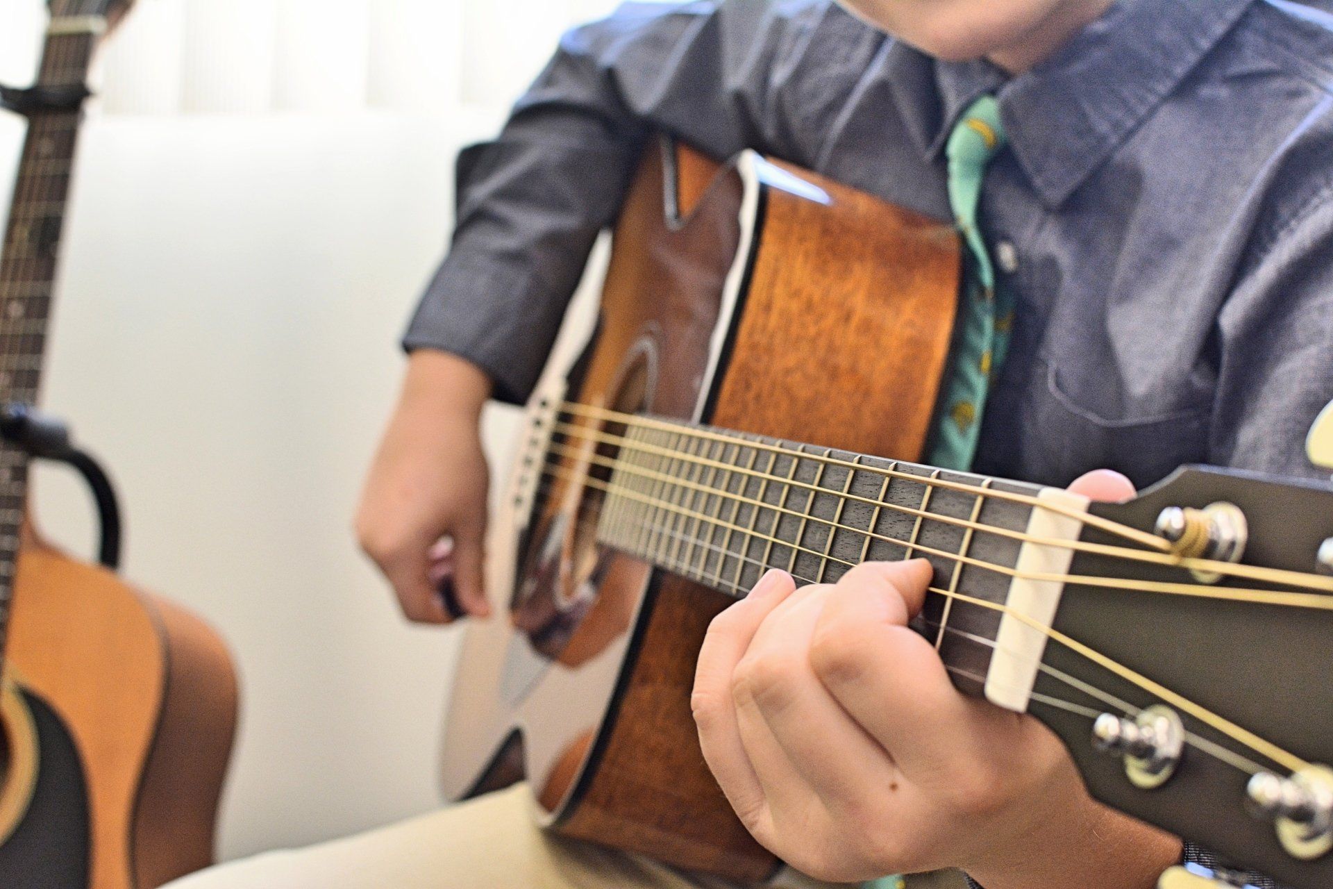 Guitar lessons near me in Scranton, PA.  Call 570-343-9051.