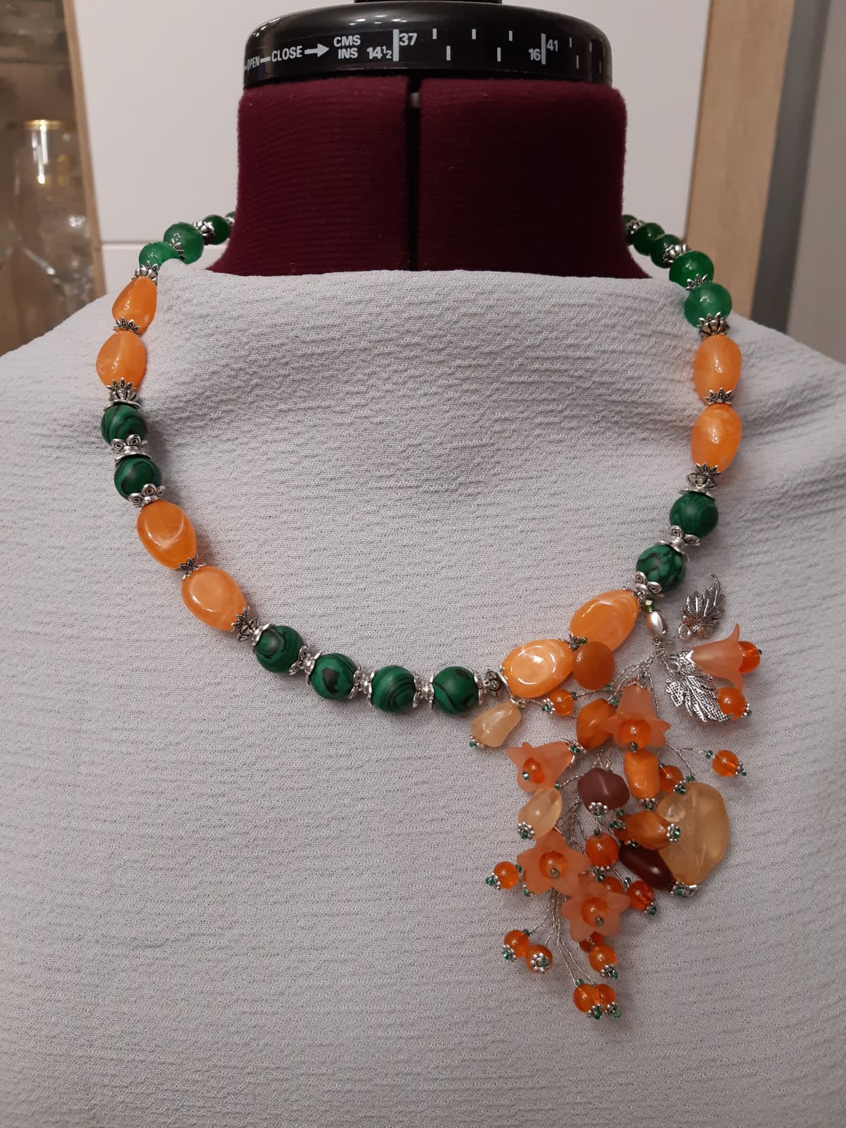 kaklarota, rotas, pasūtīt rotas, personalizētas rotas, Šūšanas pakalpojumi Purvciemā, Purvciems, apģērba remonts Purvciemā, šūšanas darbnīca, šūšana, apģērbu remonts, aizkaru šūšana