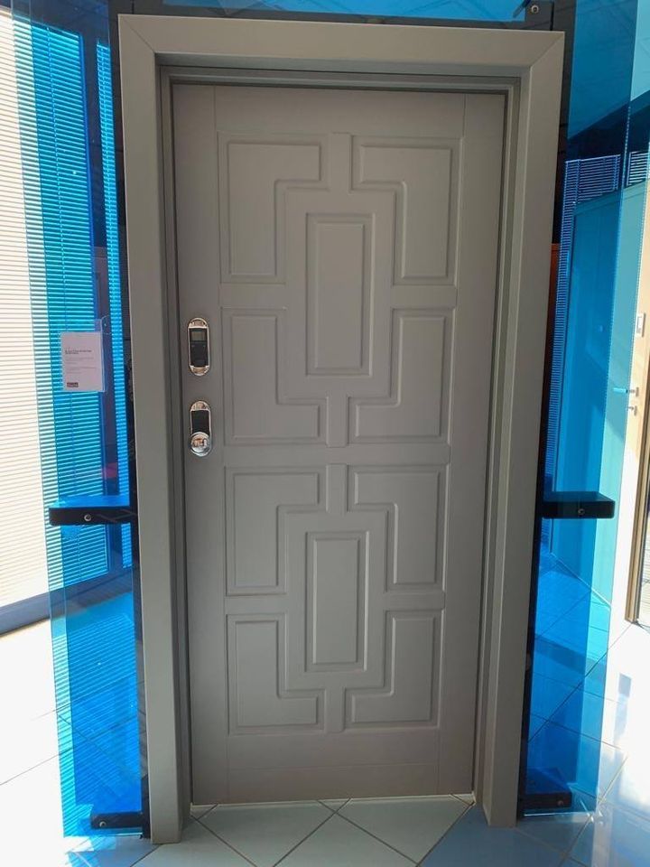porta grigia