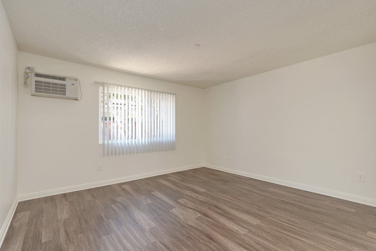 Windsor Gardens Apartments property photo of interior closet