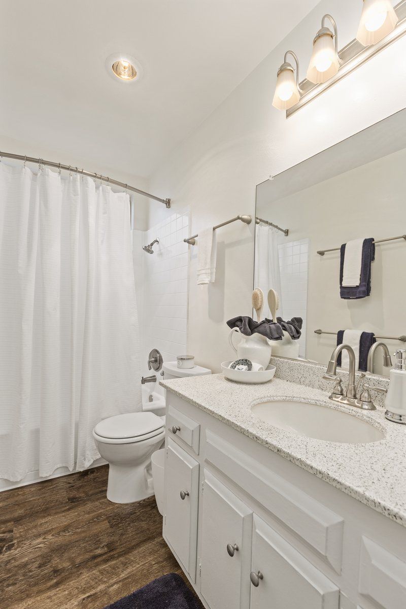 Park Magnolia Apartments Property Image of interior bathroom
