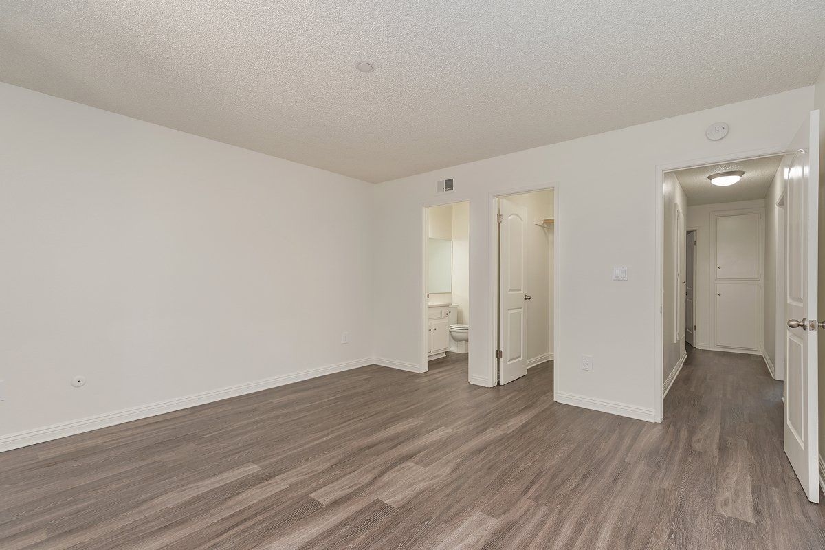 Windsor Gardens Apartments property photo of interior