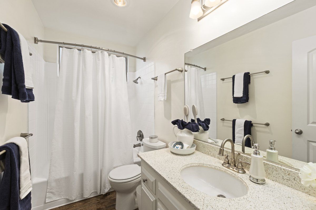 Park Magnolia Apartments Property Image of interior bathroom