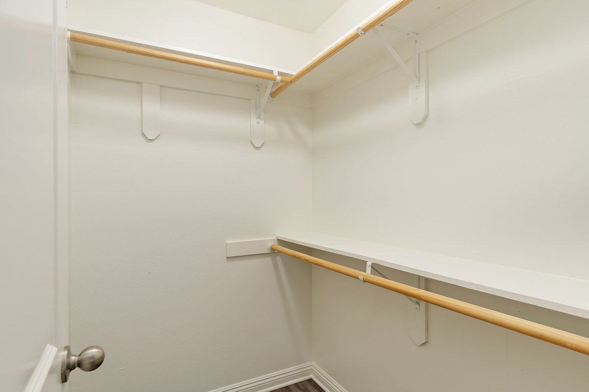 Windsor Gardens Apartments property photo of interior closet