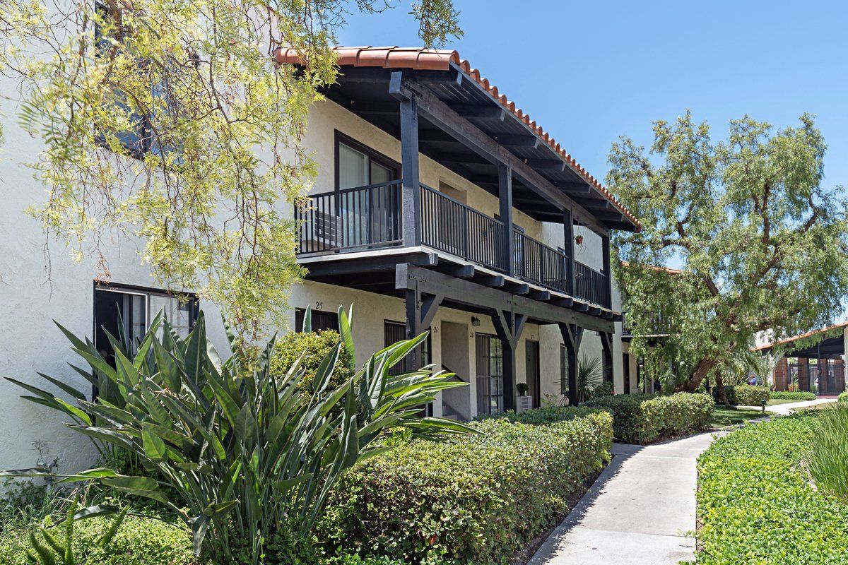 Mission Plaza Apartments Property Image of tennis court