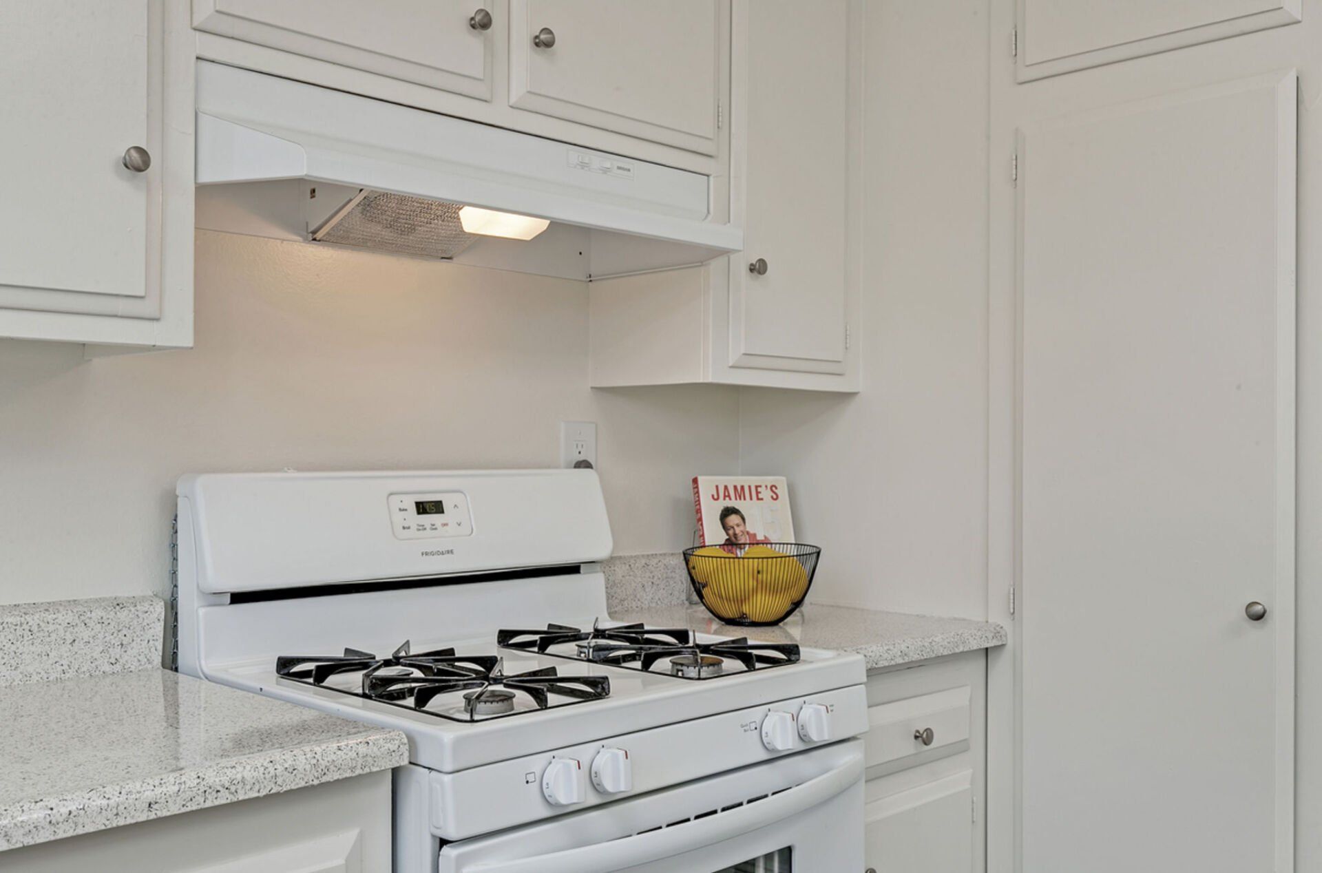 Mission Plaza Apartments Property Image of interior kitchen