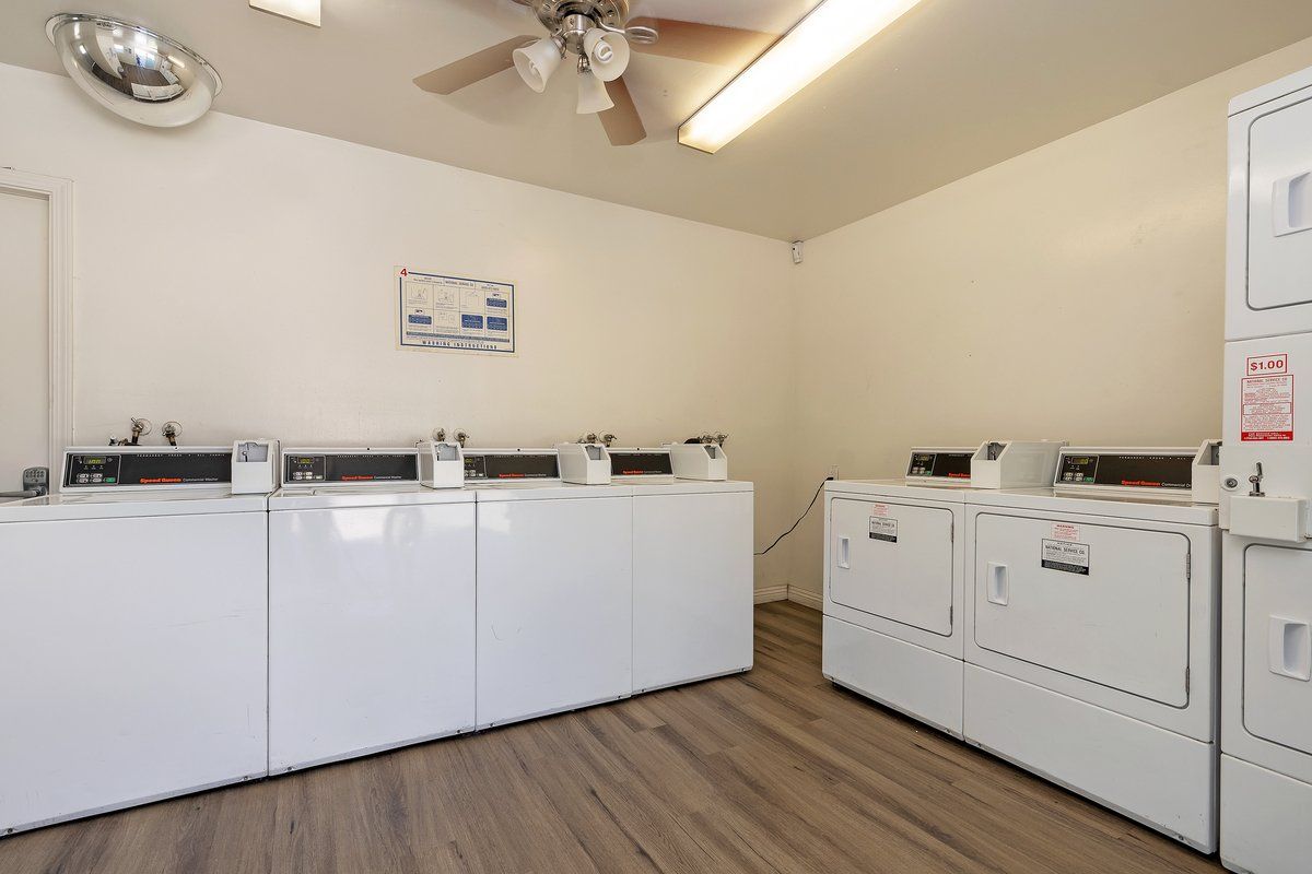 Windsor Gardens Apartments property photo of interior kitchen