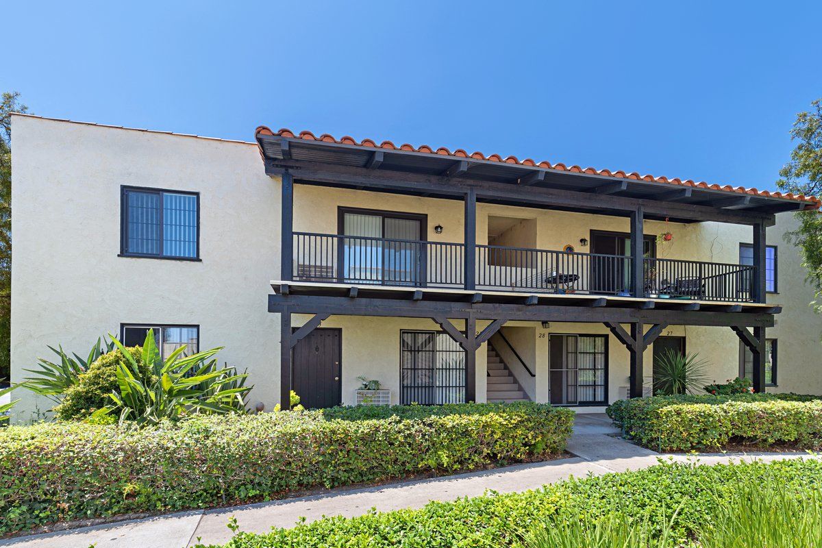 Mission Plaza Apartments Property Image of exterior