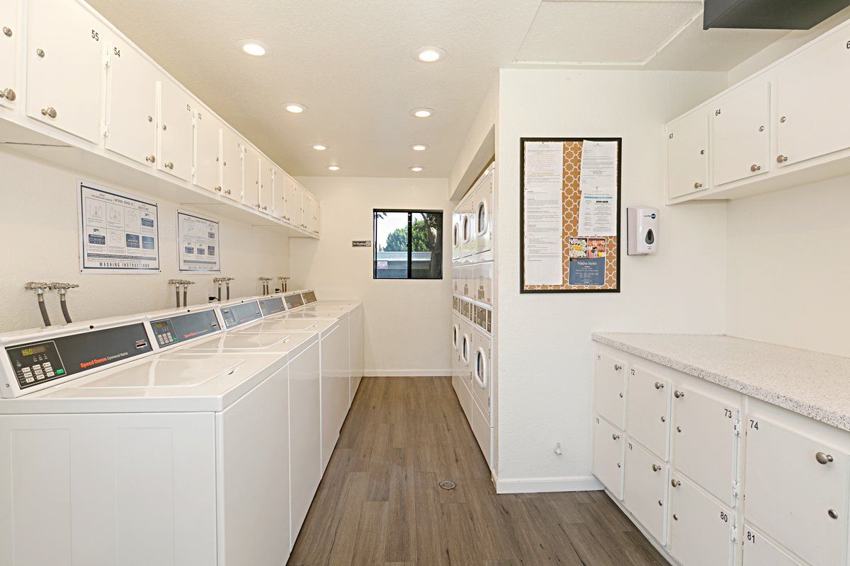 Magnolia Plaza property image of on site laundry facility