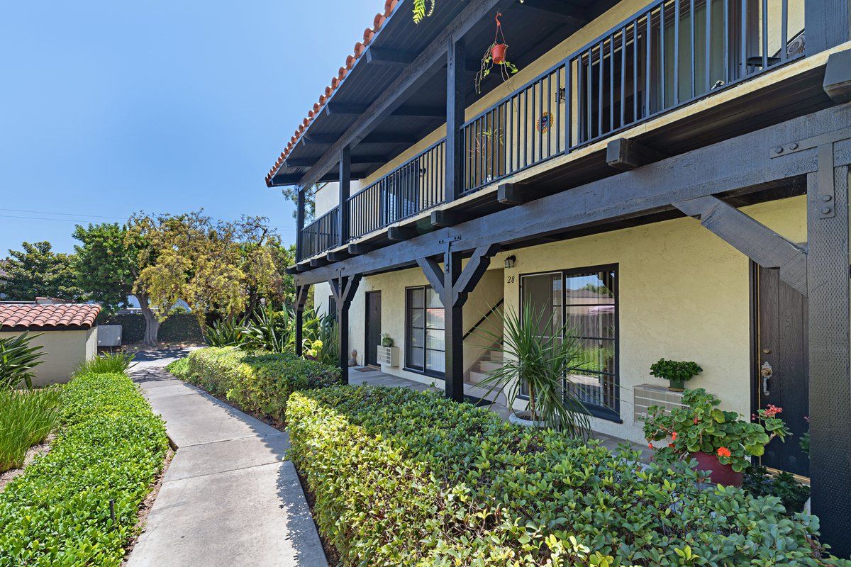 Mission Plaza Apartments Property Image of exterior BBQ