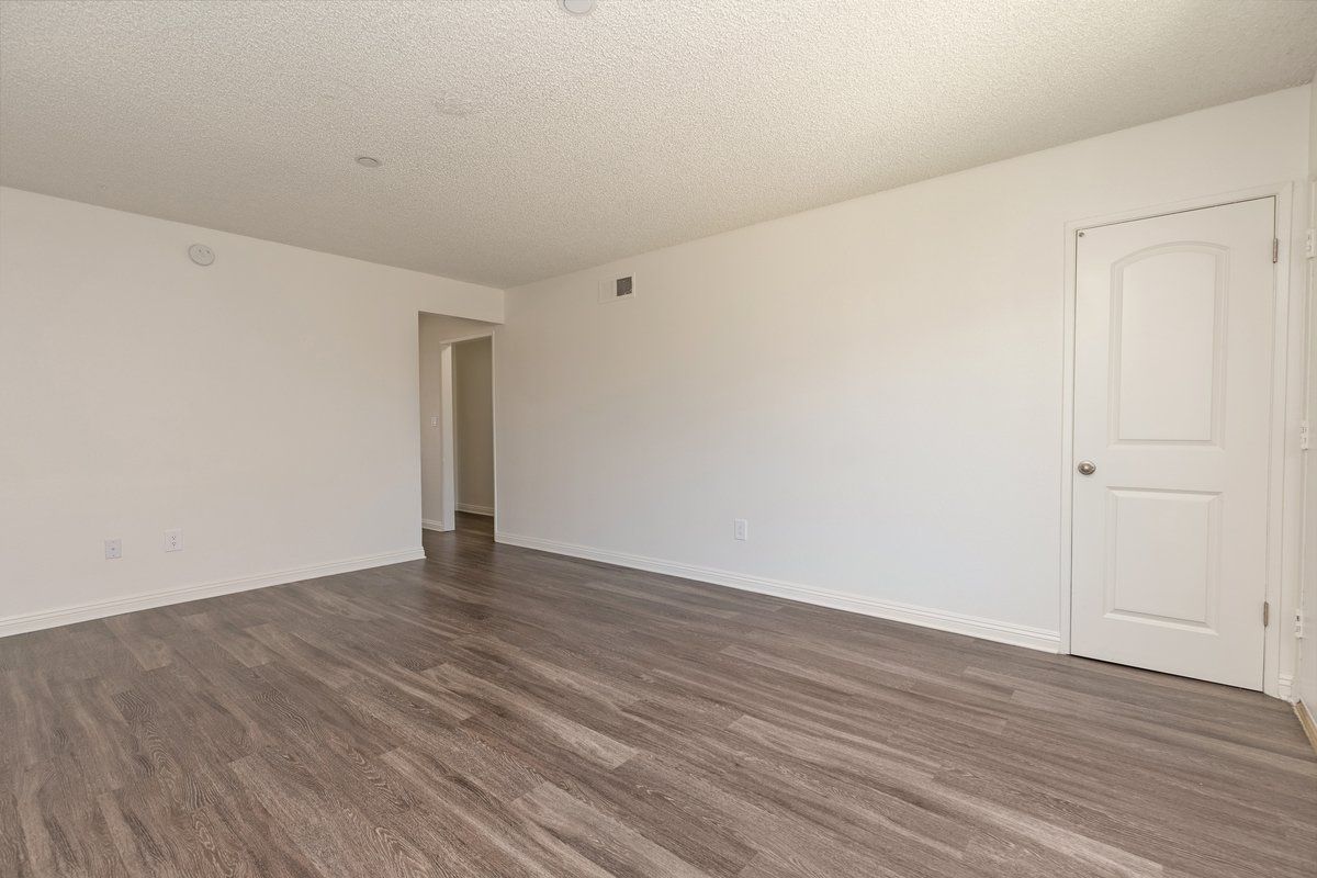 Windsor Gardens Apartments property photo of interior