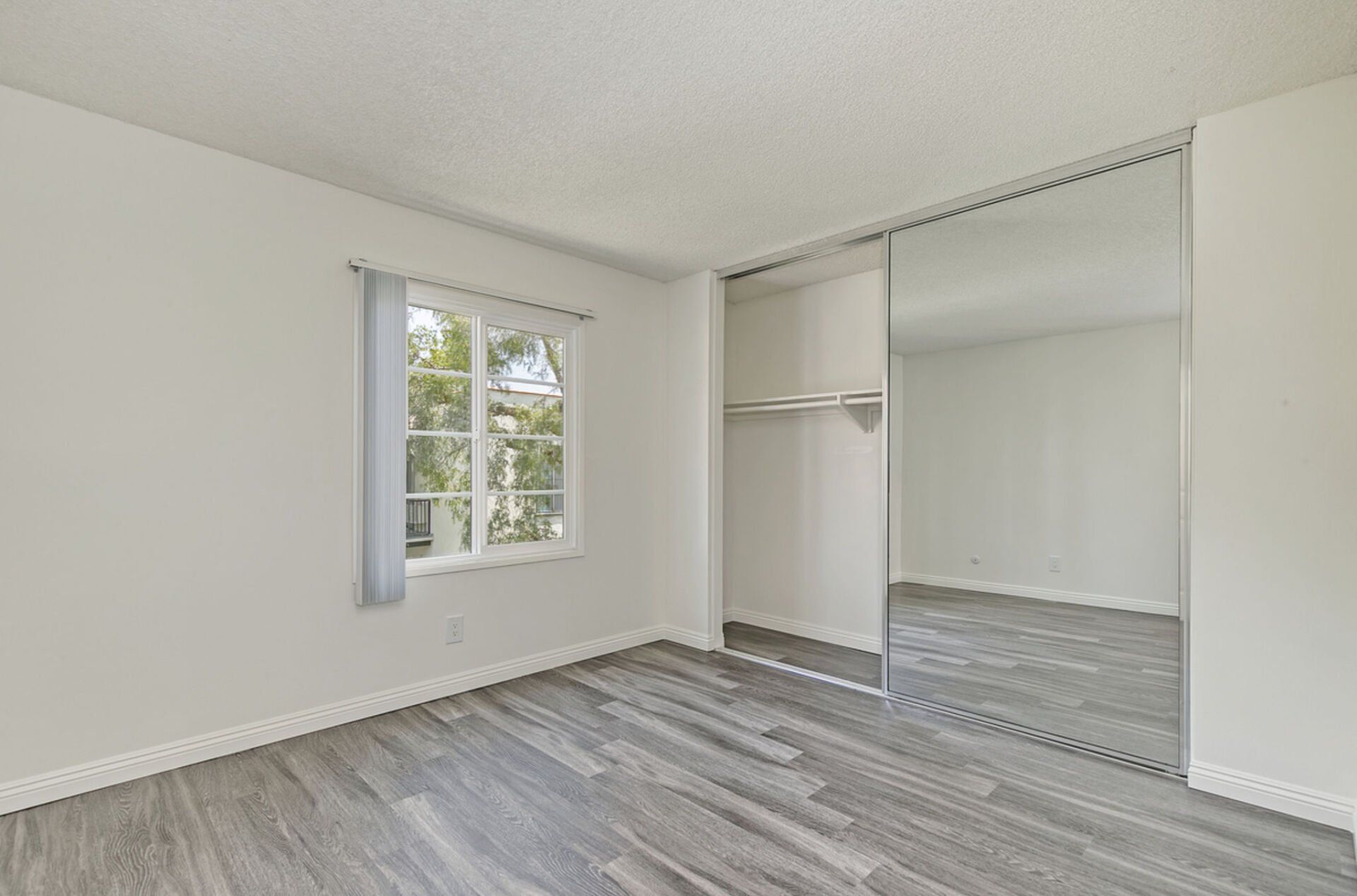 Mission Plaza Apartments Property Image of interior