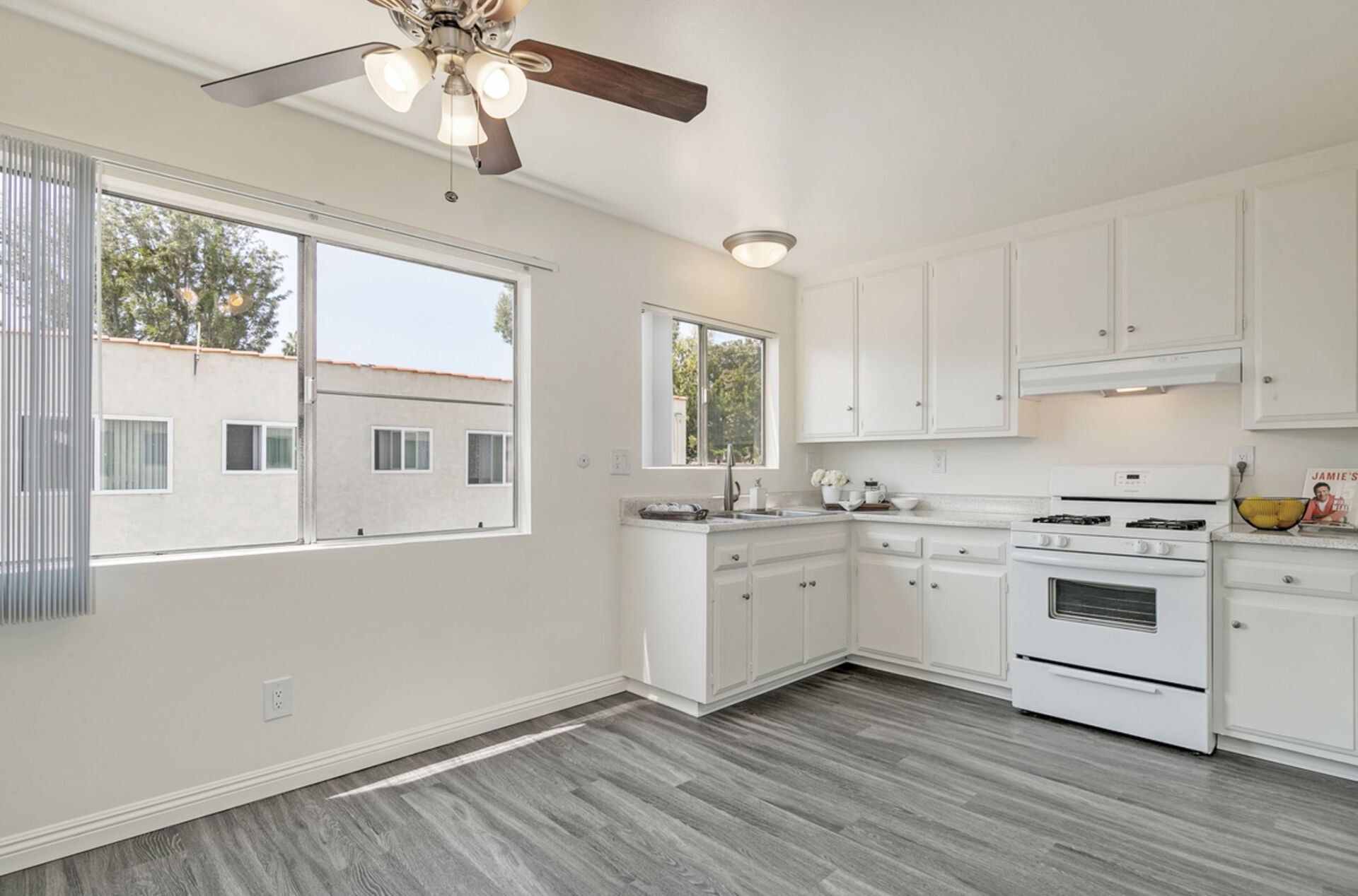 Mission Plaza Apartments Property Image of interior kitchen