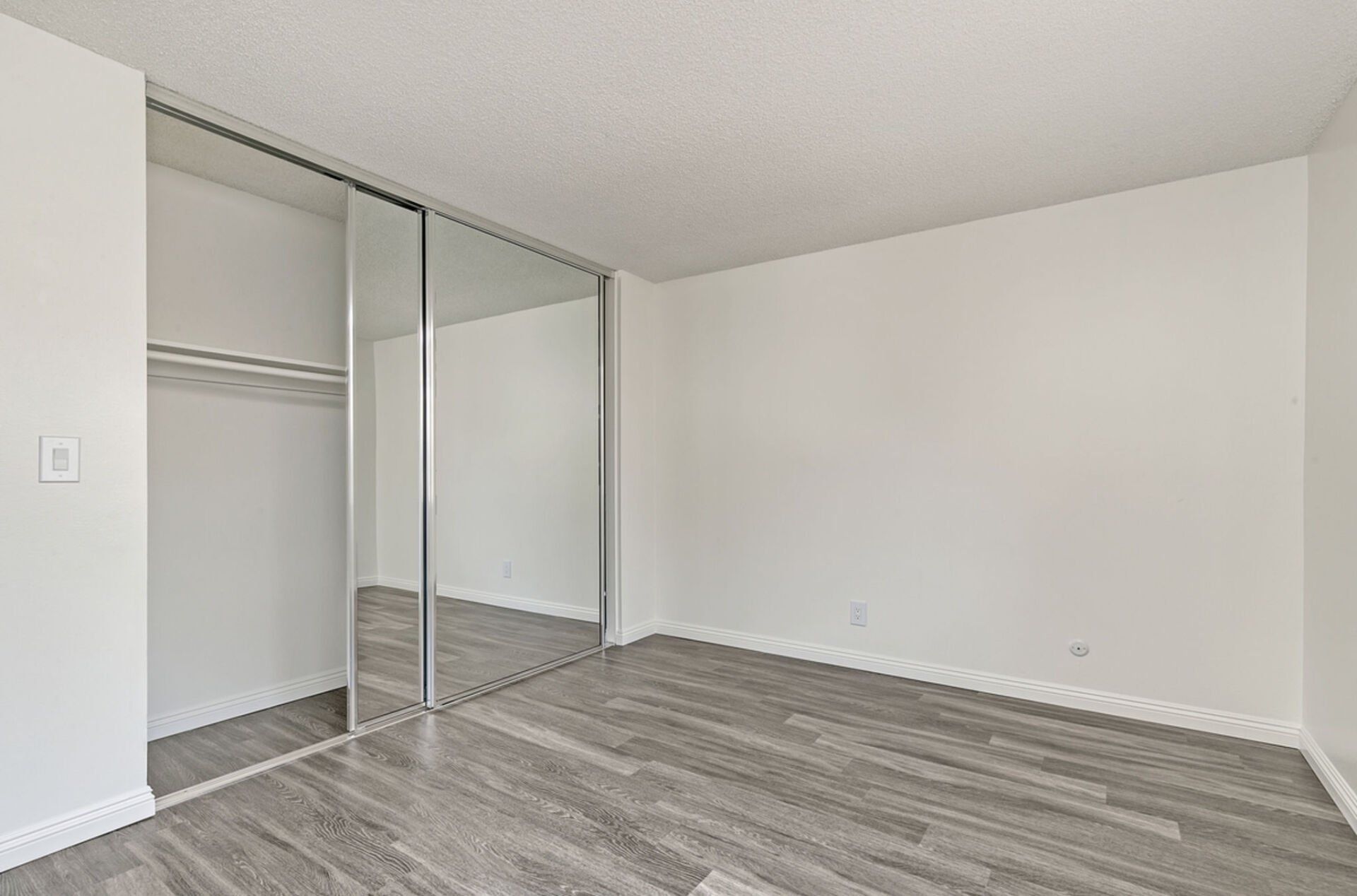 Mission Plaza Apartments Property Image of interior
