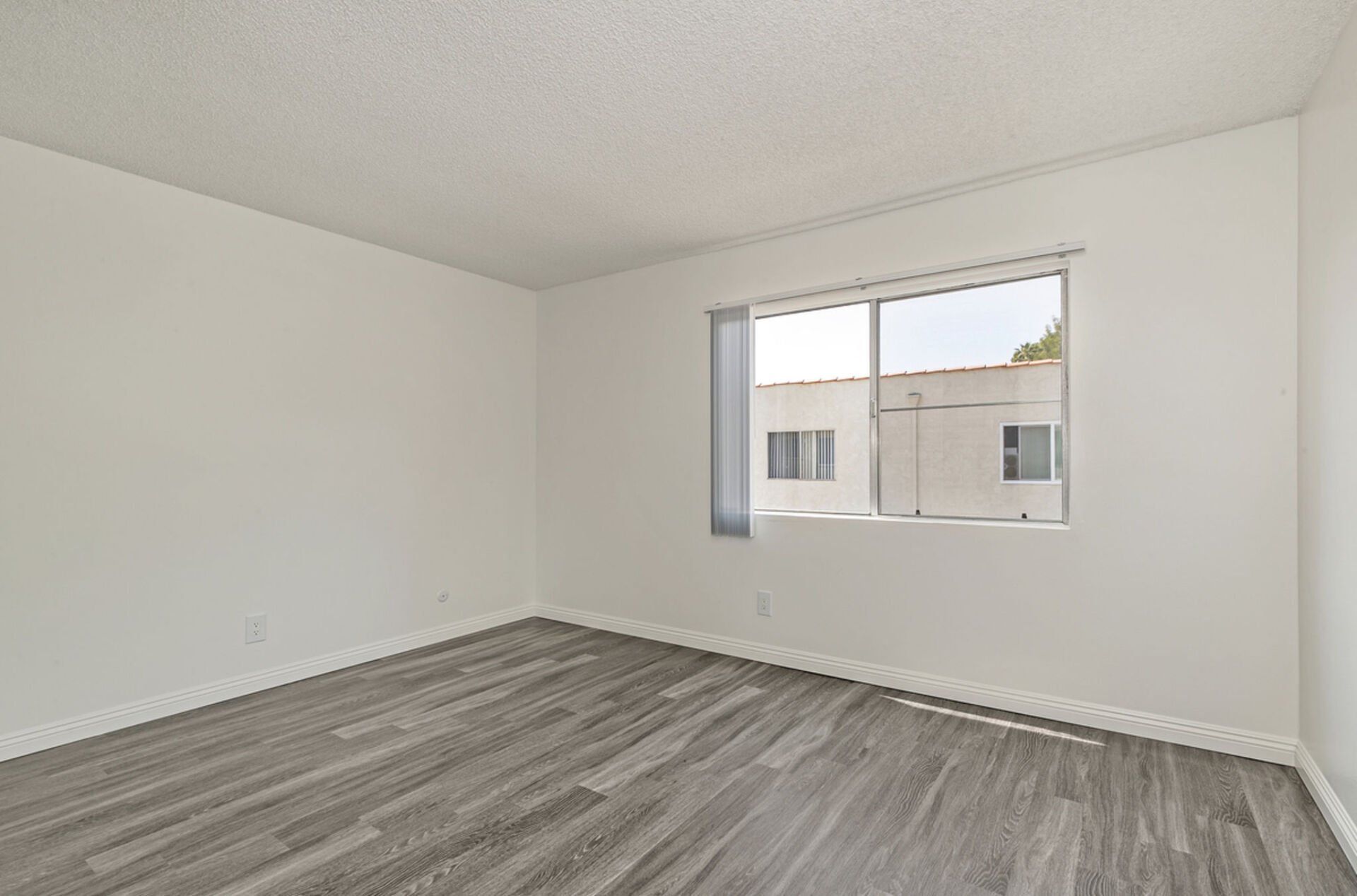 Mission Plaza Apartments Property Image of interior