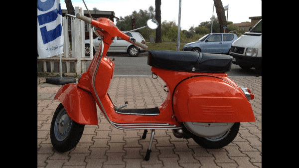 Vespa arancione